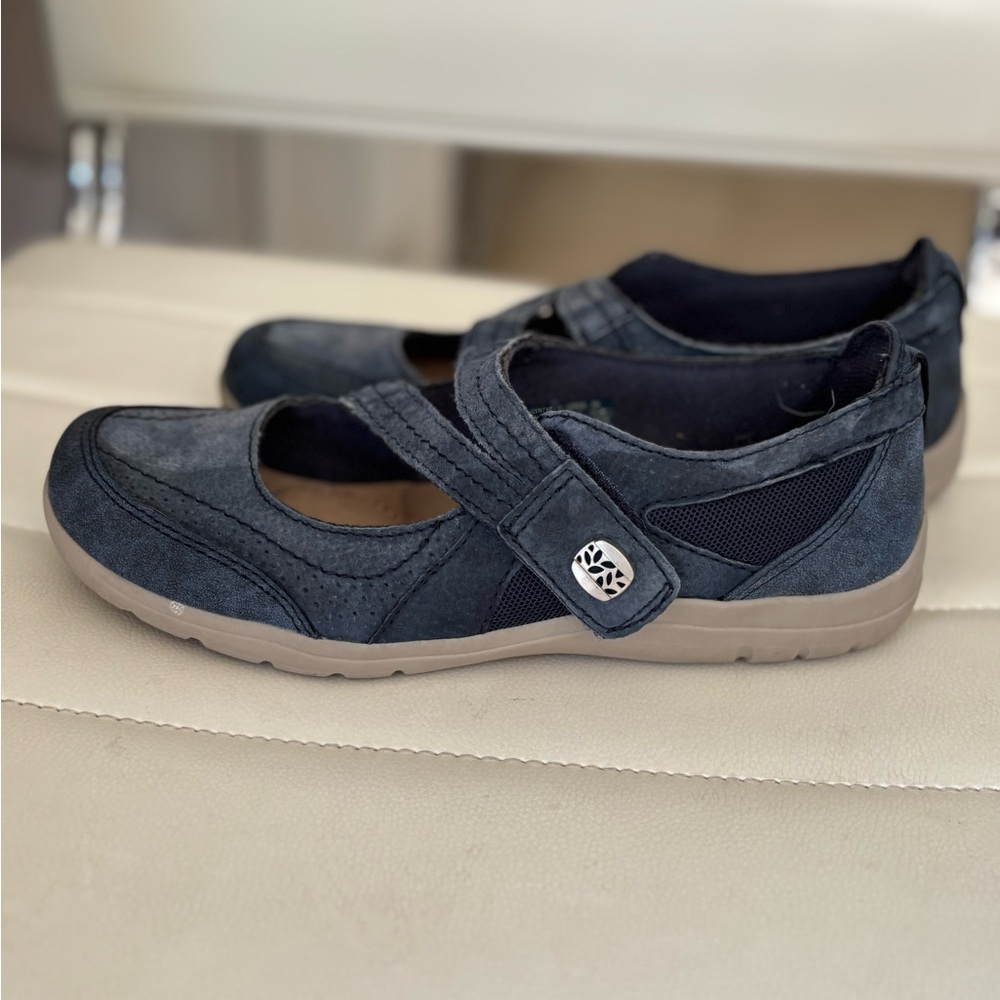EARTH Origins Tiffany Woman's Mary Jane Suede Comfort Sport Shoe Size‎ 7.  Blue